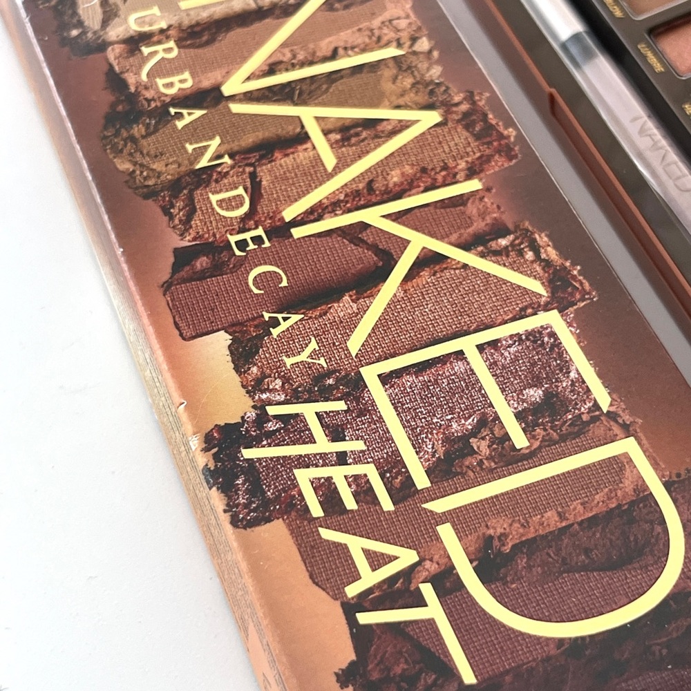 New Urban Decay Naked Heat Eyeshadow Palette with Warm Tones - Picture 6 of 11